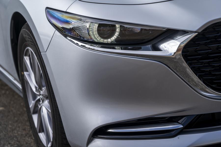 Детали экстерьера Mazda3 Skyactiv-X Sport Sedan (BP) 2019 года  (UK) (фото 24 из 42)